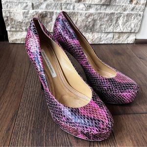 Vtg Y2K DVF Diane Von Furstenberg purple pink snakeskin platform heels, size 8